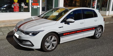 Fahrschule Lucky Drive - Fahrzeuge: VW Golf 8 mit Schaltgetriebe