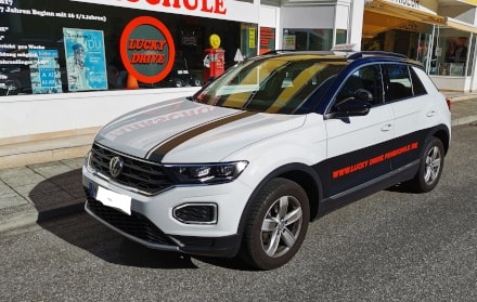 Fahrschule Lucky Drive - Fahrzeuge: VW T-Roc mit Automatikgetriebe