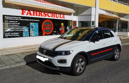 Fahrschule Lucky Drive - Fahrzeuge: VW T-Roc mit Schaltgetriebe